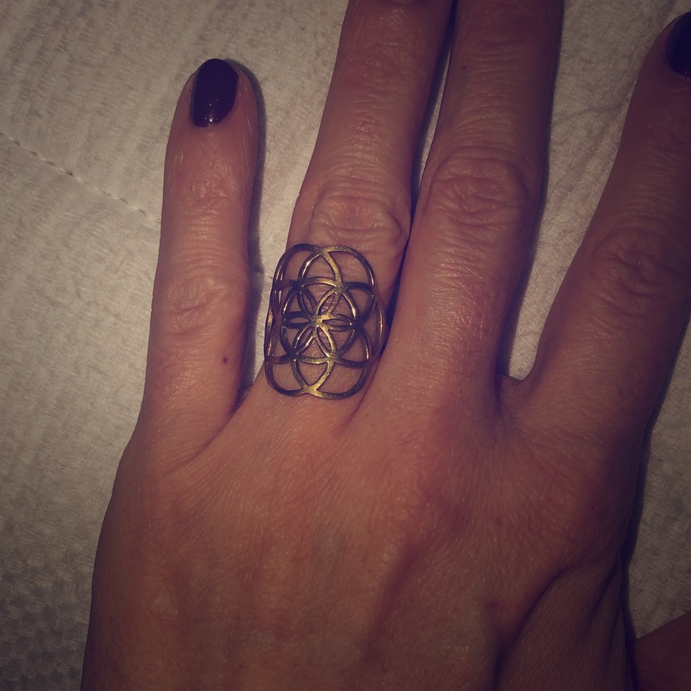 Gold tone mandala ring • Size 6 •